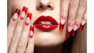 Una o dos sesiones de puesta de uña de gel o acrílico